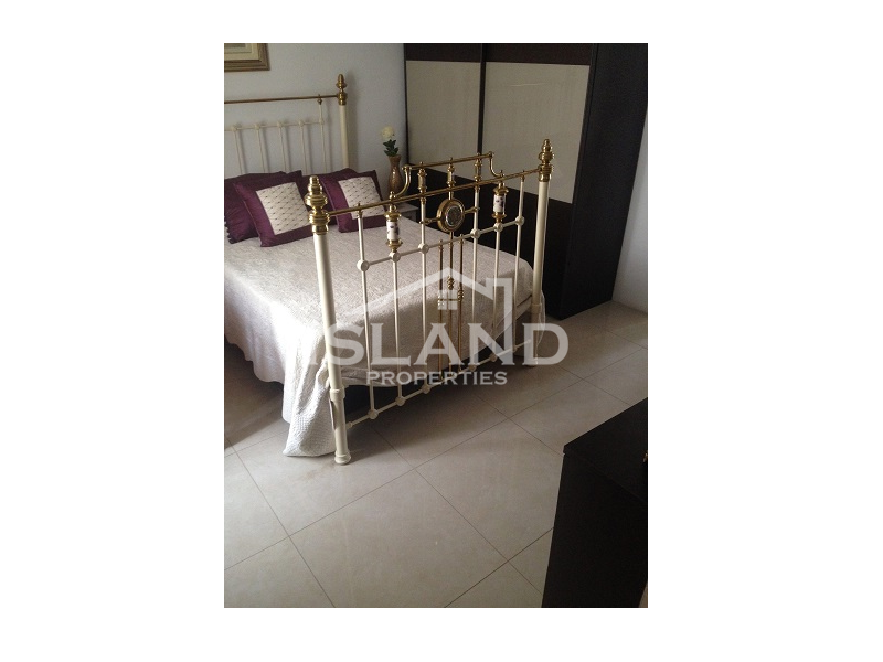 Island Properties, Townhouse in Sliema, bedroom